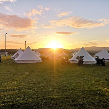 Nine Yards Bell Tents At The Tt - Castletown Eksteriør billede